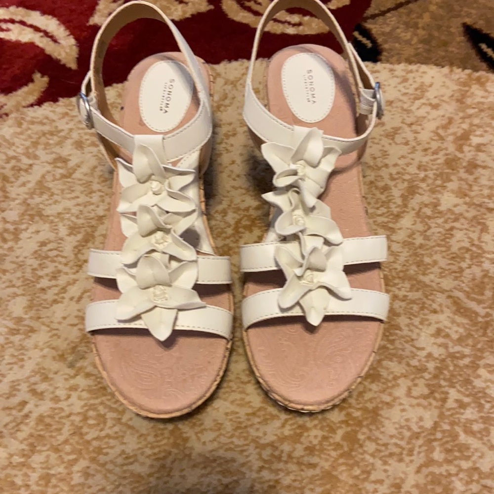 New Sonoma sandal size 9.5 med